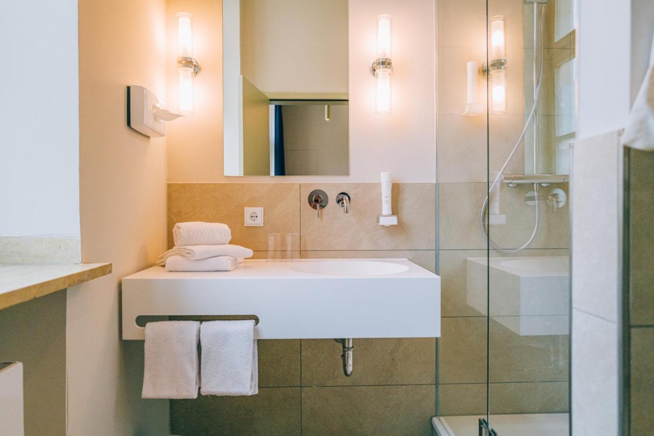 Hotel Amalia - Boutique Hotel ลันด์สฮูท ภายนอก รูปภาพ