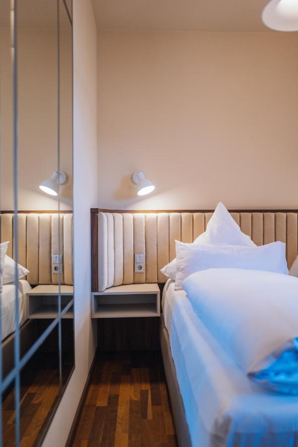 Hotel Amalia - Boutique Hotel ลันด์สฮูท ภายนอก รูปภาพ