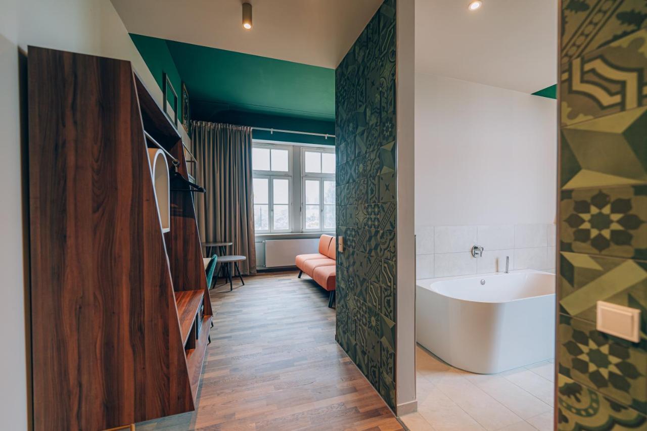 Hotel Amalia - Boutique Hotel ลันด์สฮูท ภายนอก รูปภาพ