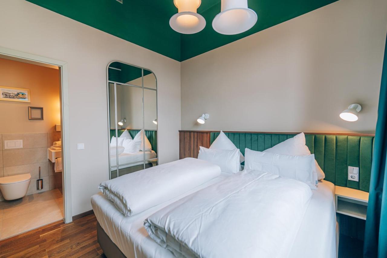 Hotel Amalia - Boutique Hotel ลันด์สฮูท ภายนอก รูปภาพ
