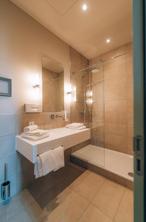 Hotel Amalia - Boutique Hotel ลันด์สฮูท ภายนอก รูปภาพ