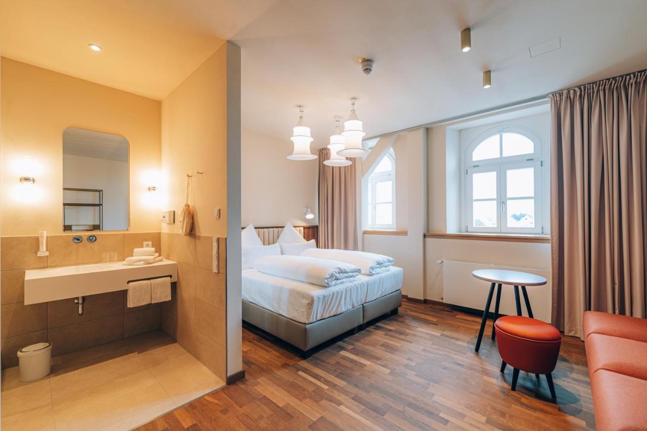 Hotel Amalia - Boutique Hotel ลันด์สฮูท ภายนอก รูปภาพ
