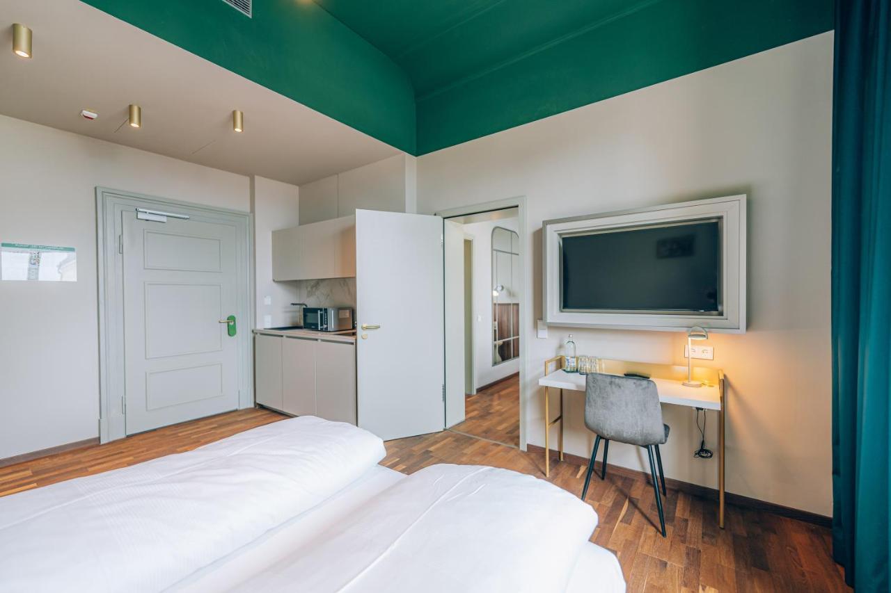 Hotel Amalia - Boutique Hotel ลันด์สฮูท ภายนอก รูปภาพ
