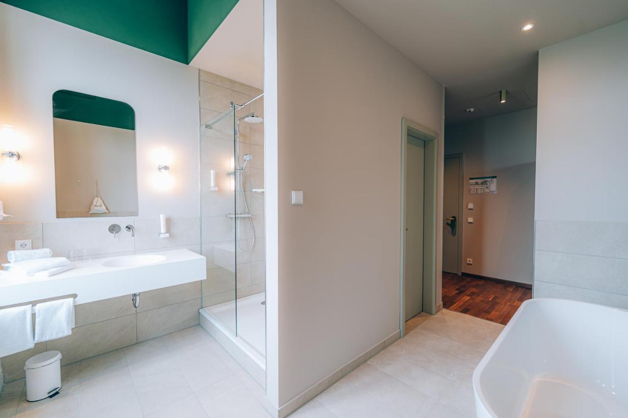 Hotel Amalia - Boutique Hotel ลันด์สฮูท ภายนอก รูปภาพ