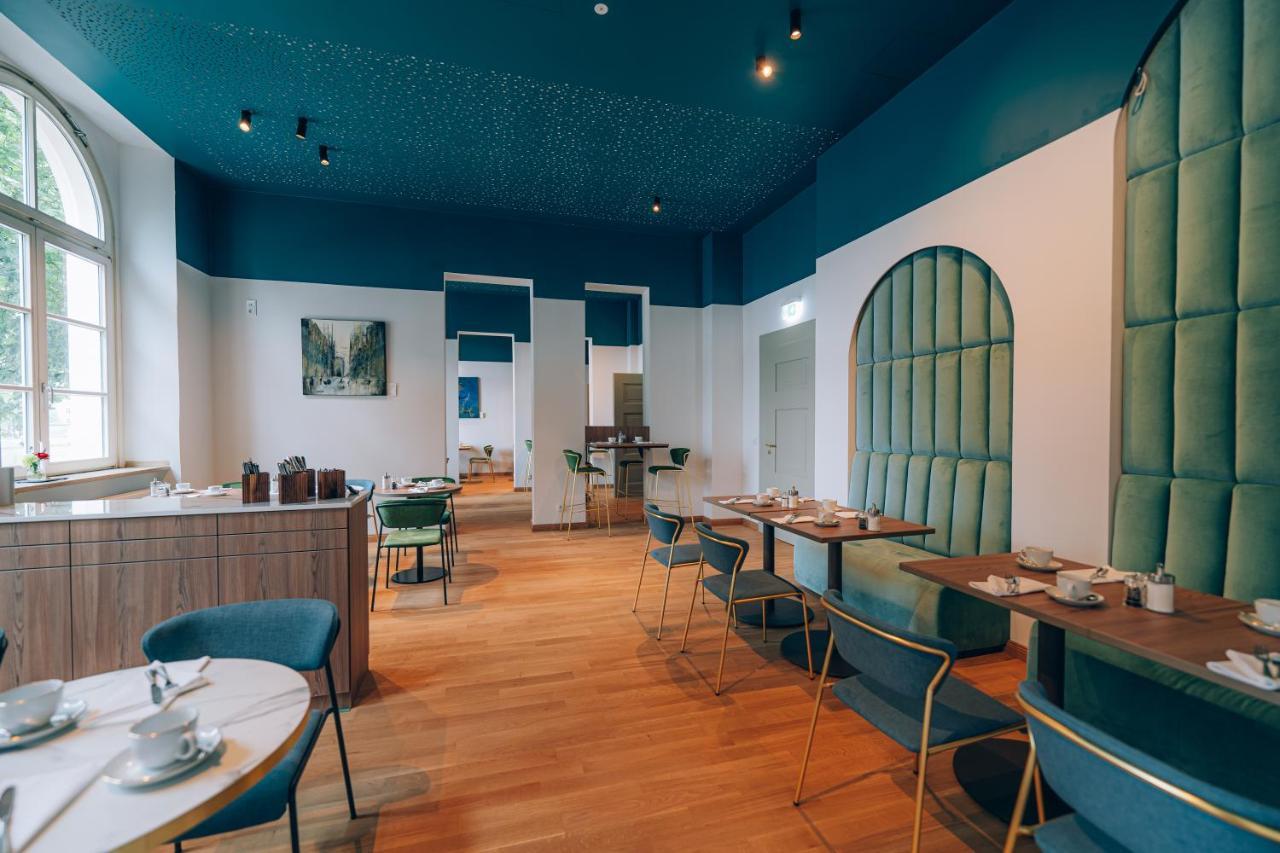 Hotel Amalia - Boutique Hotel ลันด์สฮูท ภายนอก รูปภาพ