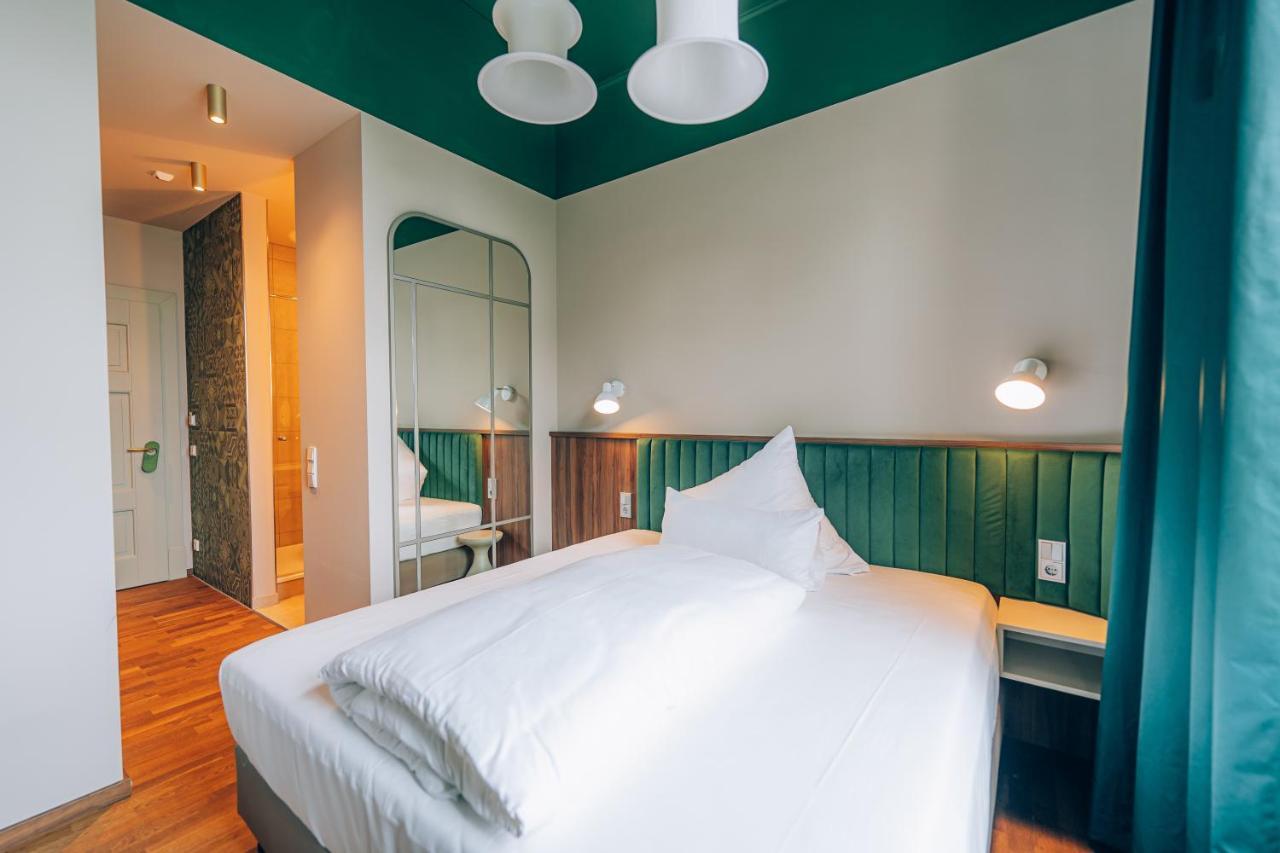 Hotel Amalia - Boutique Hotel ลันด์สฮูท ภายนอก รูปภาพ