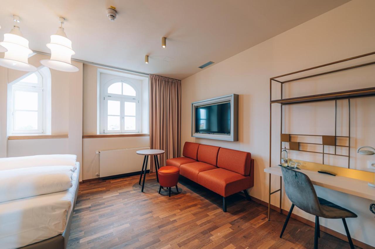 Hotel Amalia - Boutique Hotel ลันด์สฮูท ภายนอก รูปภาพ