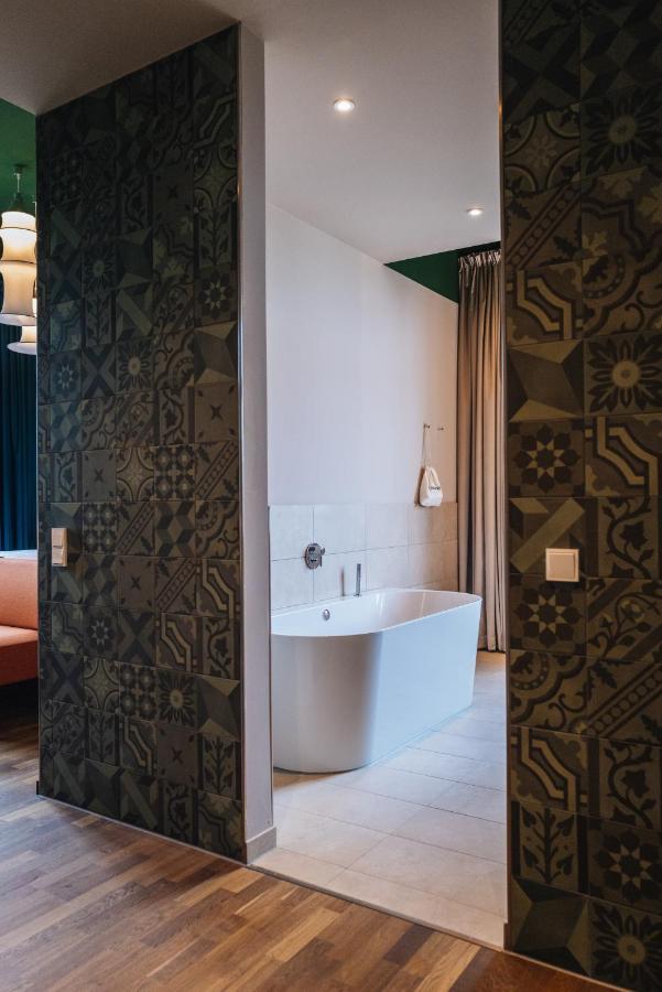 Hotel Amalia - Boutique Hotel ลันด์สฮูท ภายนอก รูปภาพ