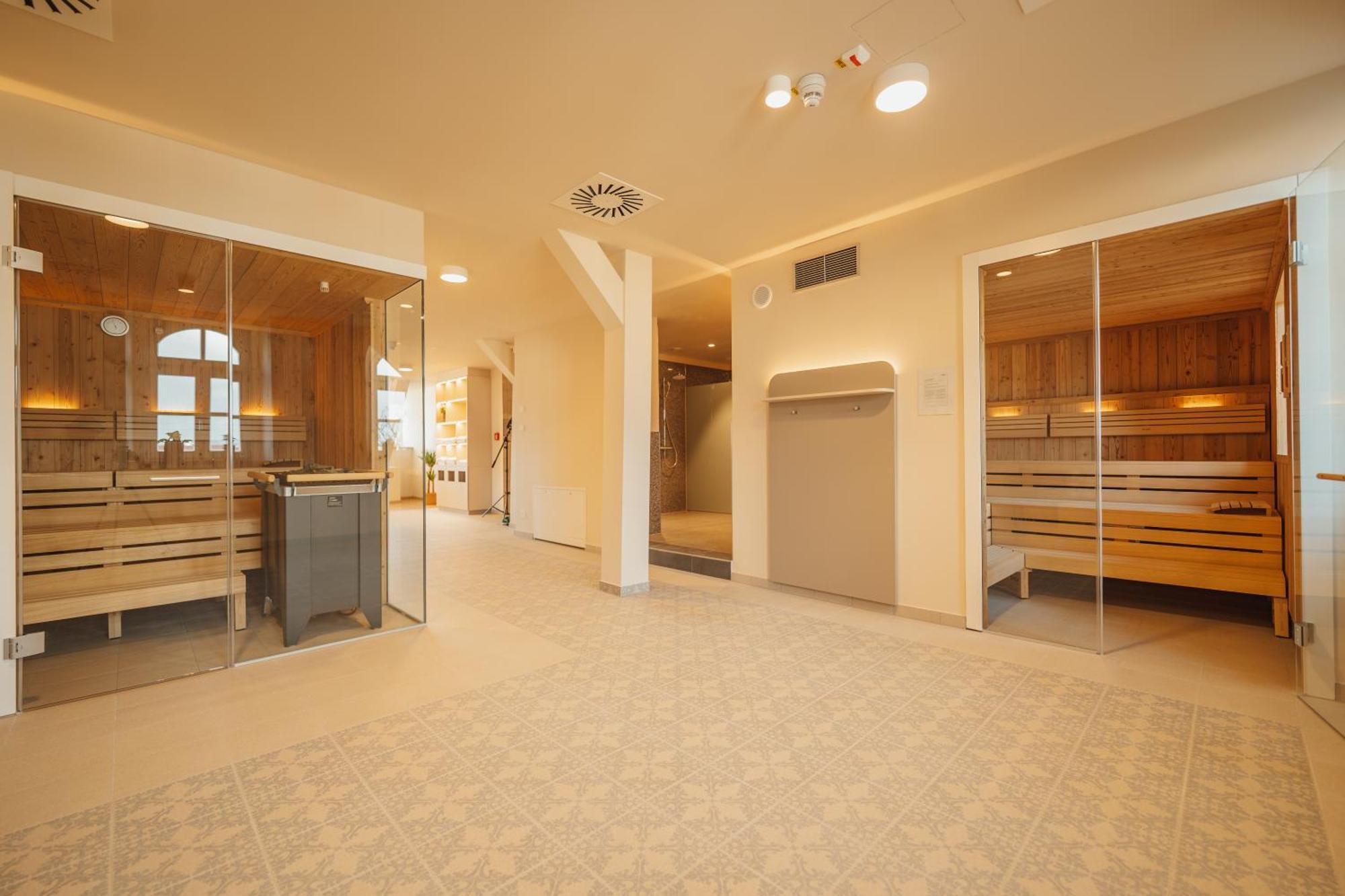 Hotel Amalia - Boutique Hotel ลันด์สฮูท ภายนอก รูปภาพ